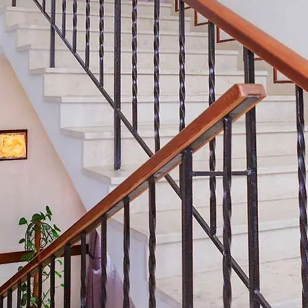 Shine Hotel Odessa
